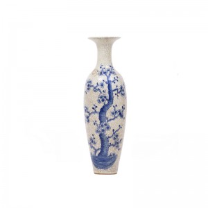 BLUE & WHITE VASE IN ICE-CRACK DESIGN