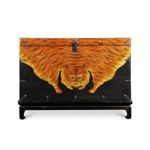 TIBETAN TRUNK WITH TIGER PIGMENT 