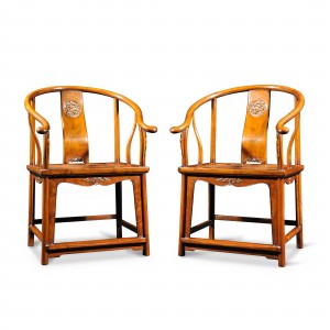 A PAIR OF MAT SEAT HORSE-SHOE ARMS CHAIR 