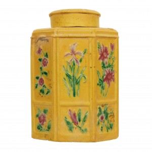 Chinese porcelain tea caddy with flower design