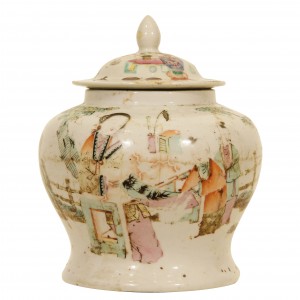 A Chinese porcelain ginger jar decorated with beautiful scenery