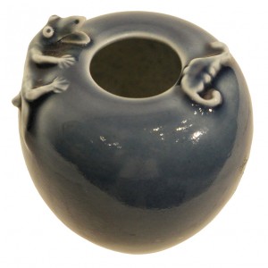 A blue glazed porcelain brush washer with gecko decoration