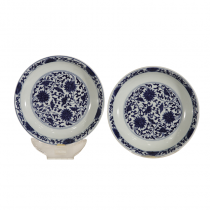 A PAIR OF BLUE & WHITE PORCERLAIN PLATE WITH FLORAL MOTIF